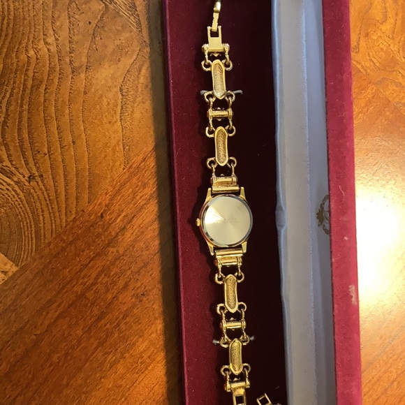 Premier design crystal gold watch with extension. - Picture 2 of 3